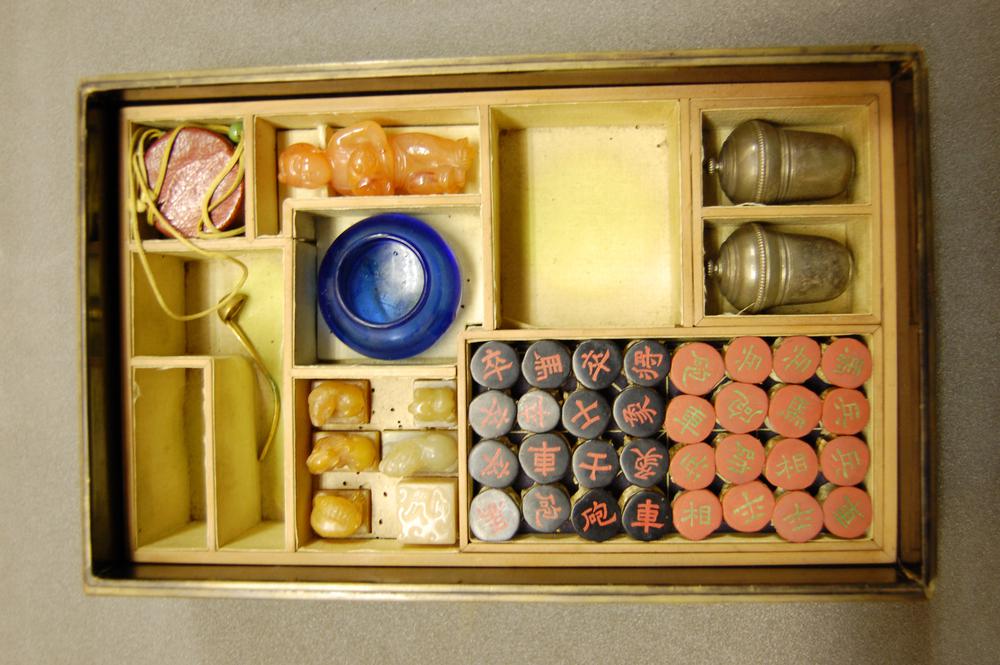 图片[5]-box; art/writing equipment; brush-washer; ink-stone; scroll; writing-brush; magnifying-glass; snuff-bottle; figure; sculpture; ornament(?); papercut; bottle; eye-glass; case; ladle; seal; chess-piece; chess-set; weiqi-piece; container; pouch; plaque; artefact BM-1891-0617.13-China Archive